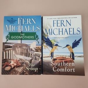 2 Fern Michaels Novels "The Scoop" and "Southern Comfort"-Paperback Books